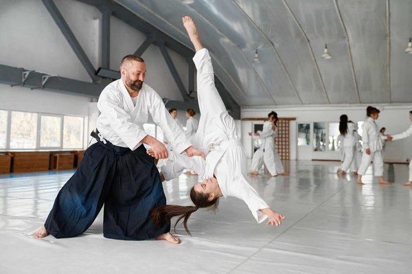 Comment les exercices de respiration en Aikido peuvent-ils réduire l'anxiété chez les orateurs publics?